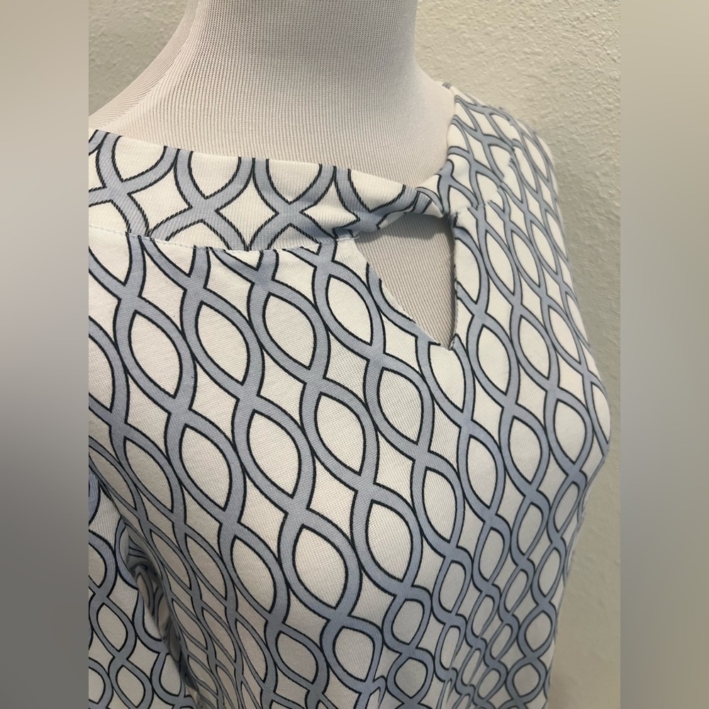 NEW Chico’s Pima Cotton Geo Twist Tee Top Large White Blue Convertible Blouse - Picture 3 of 10